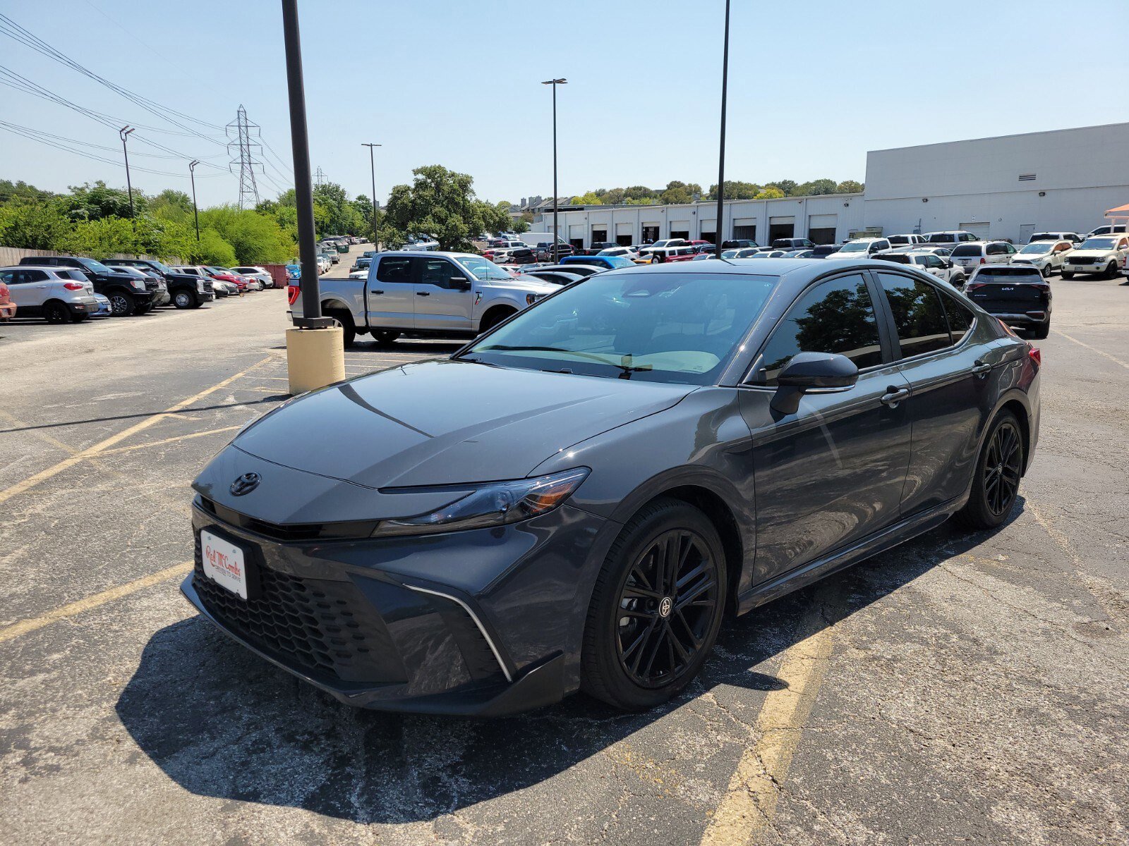 Used 2025 Toyota Camry SE image 7