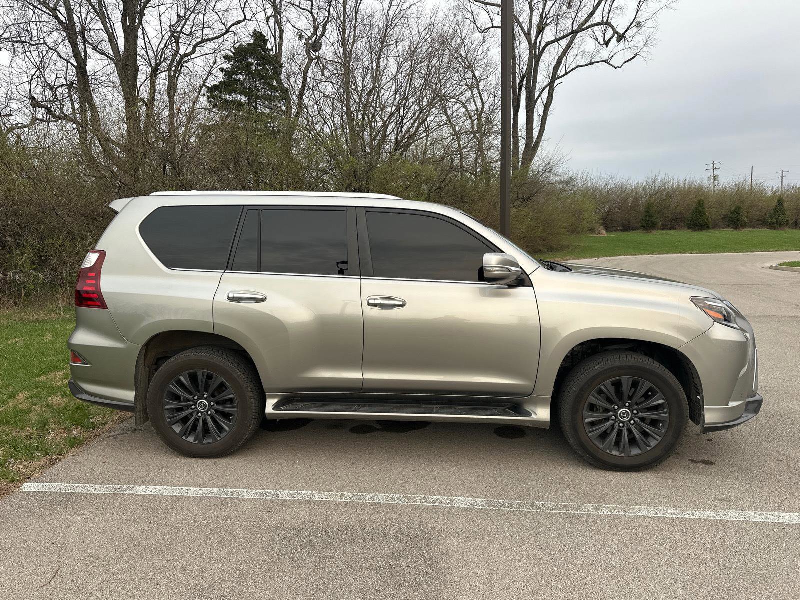 Used 2021 Lexus GX 460 Premium w/ Accessory Package image 2