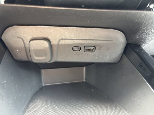 Used 2025 Chevrolet Trax LT w/ LT Convenience Package FWD image 37