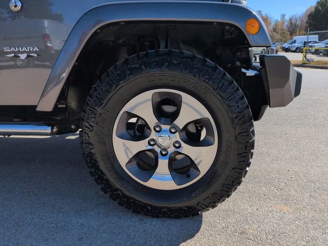 Used 2018 Jeep Wrangler Unlimited Sahara w/ Connectivity Group image 11