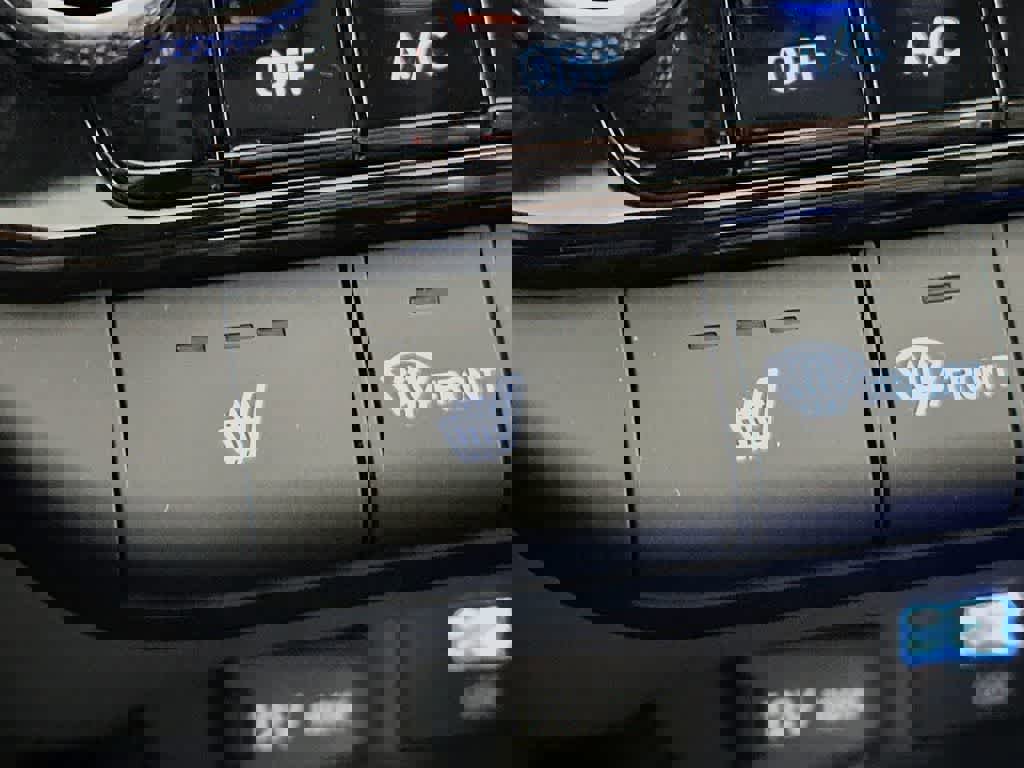 Used 2025 Hyundai Elantra SEL image 31