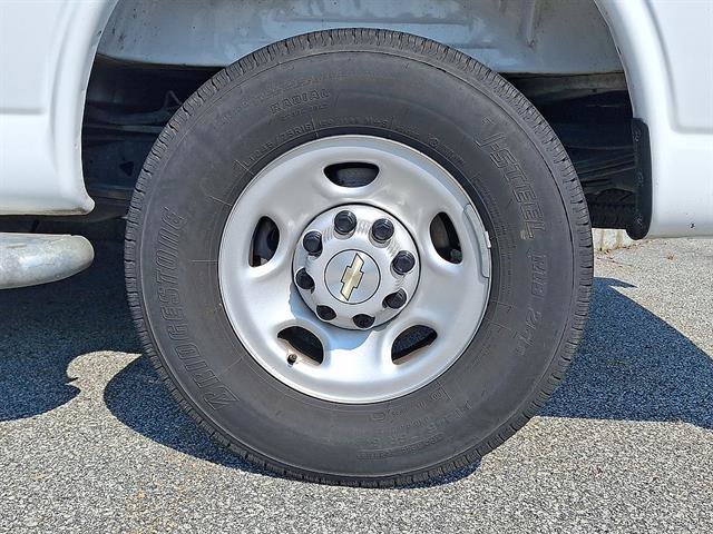 Used 2025 Chevrolet Express 2500 w/ Driver Convenience Package RWD image 31