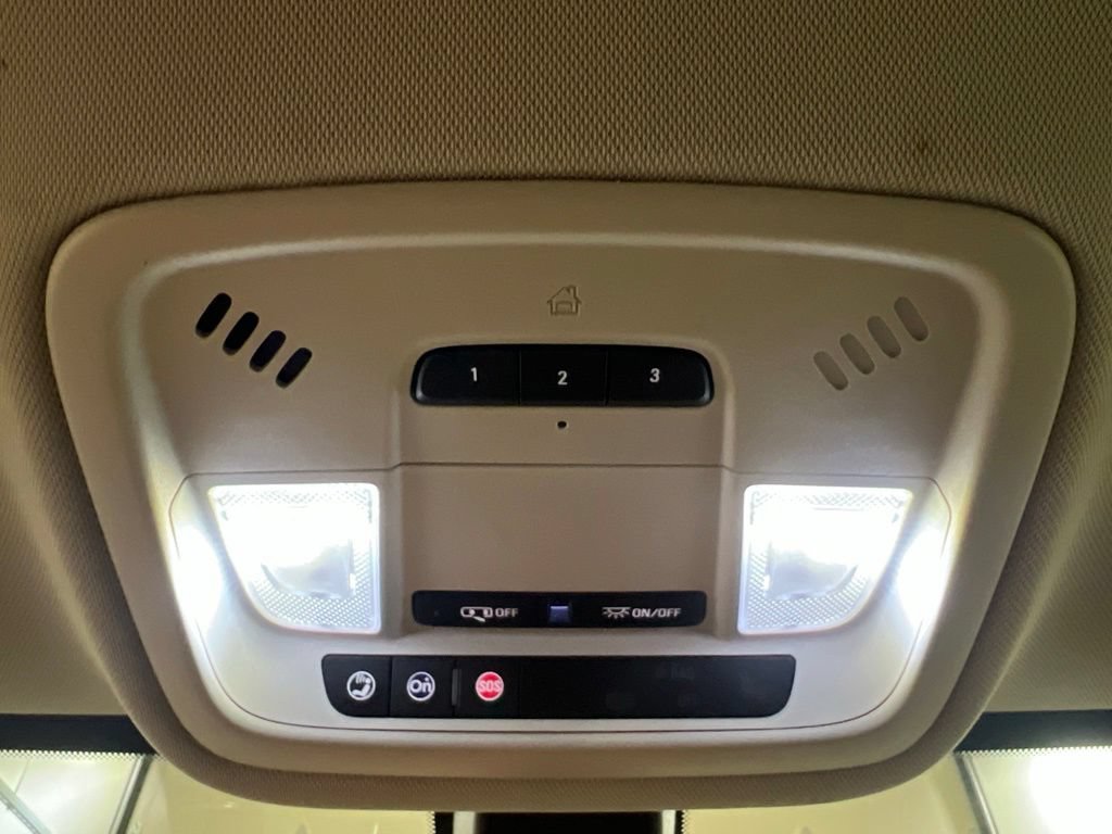 Used 2018 Chevrolet Traverse LT FWD image 35