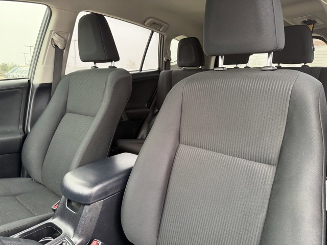 Used 2018 Toyota RAV4 LE image 10