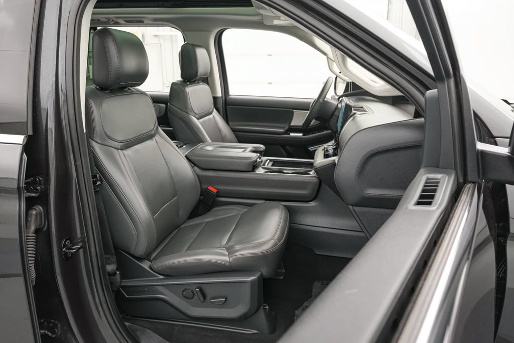 Certified 2025 Ford Expedition Active AWD/4WD image 28