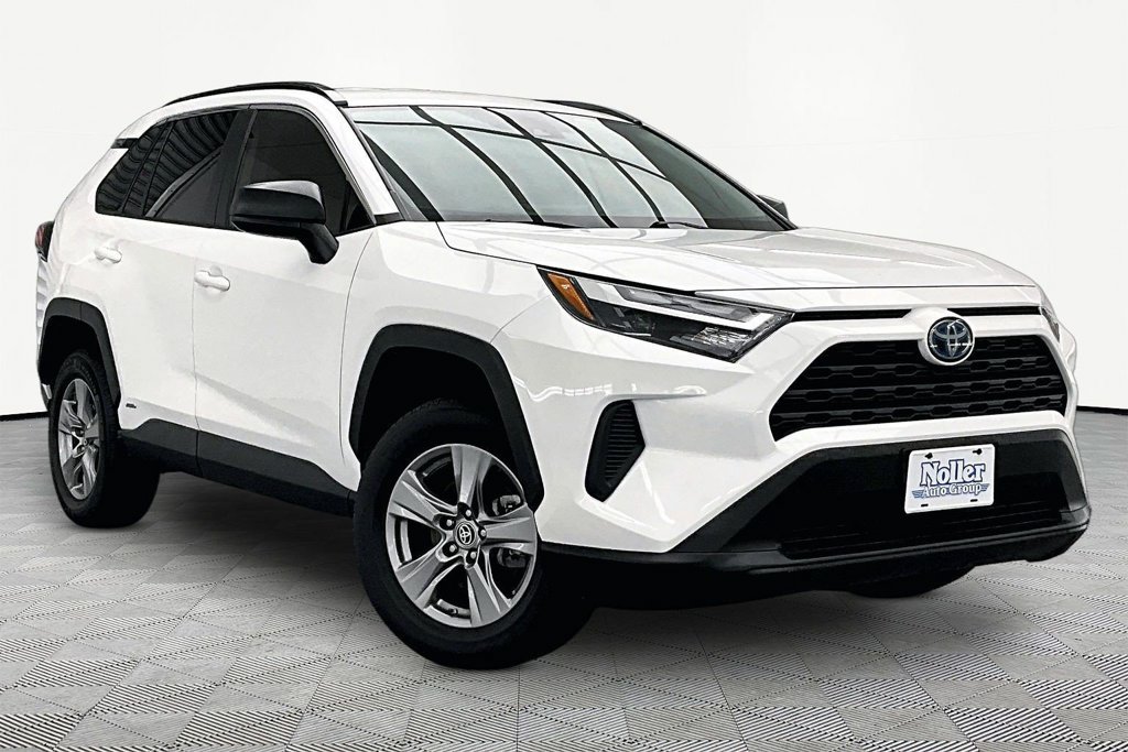 Used 2023 Toyota RAV4 LE AWD/4WD image 12