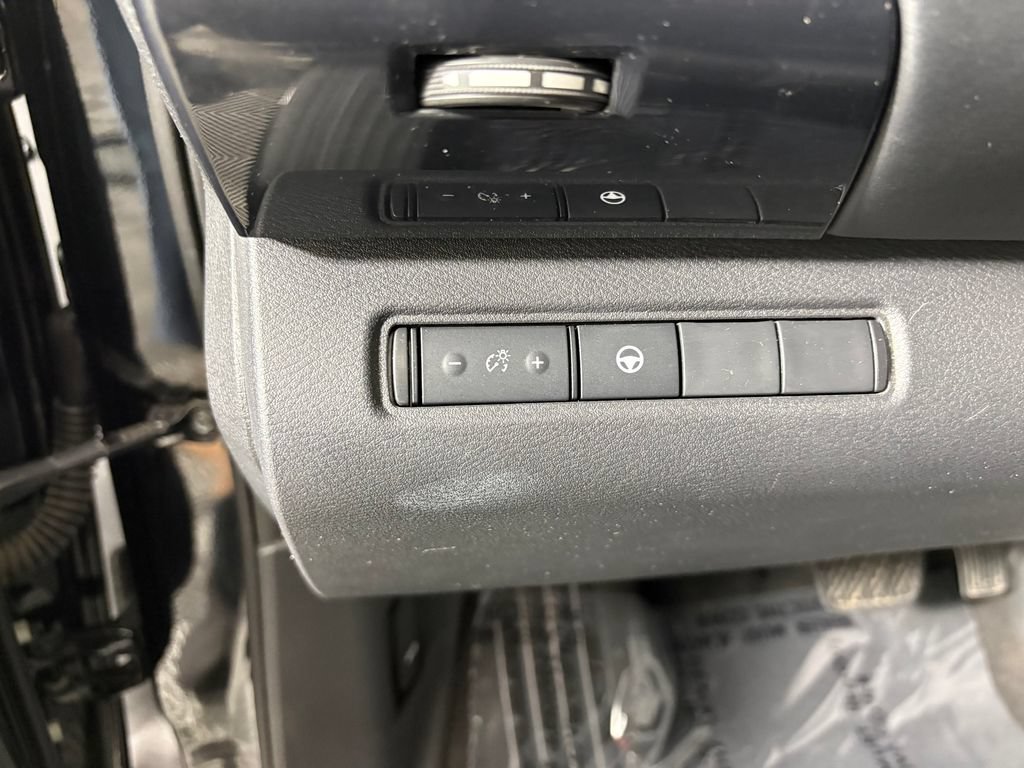 Used 2022 Nissan Pathfinder SV AWD/4WD image 14