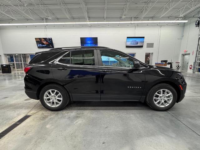 Used 2022 Chevrolet Equinox LT image 2