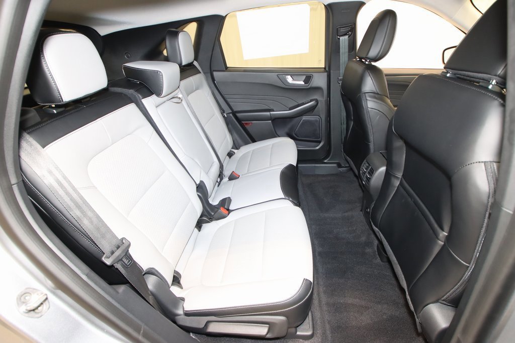 Certified 2024 Ford Escape SE image 33