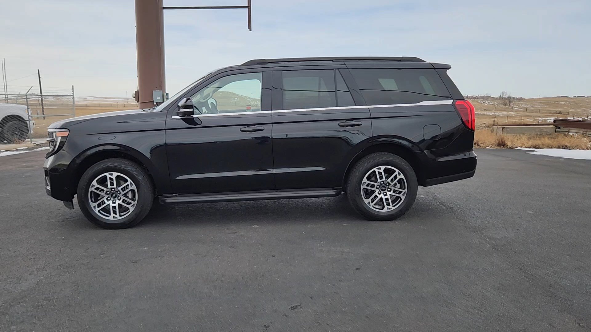 Certified 2025 Ford Expedition Active image 3