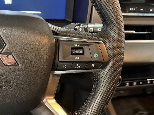 Used 2023 Mitsubishi Outlander SE Black Edition image 16