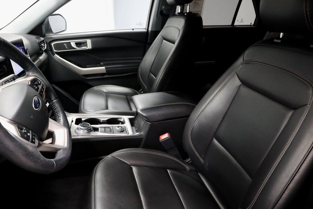 Certified 2022 Ford Explorer XLT w/ Equipment Group 202A image 24