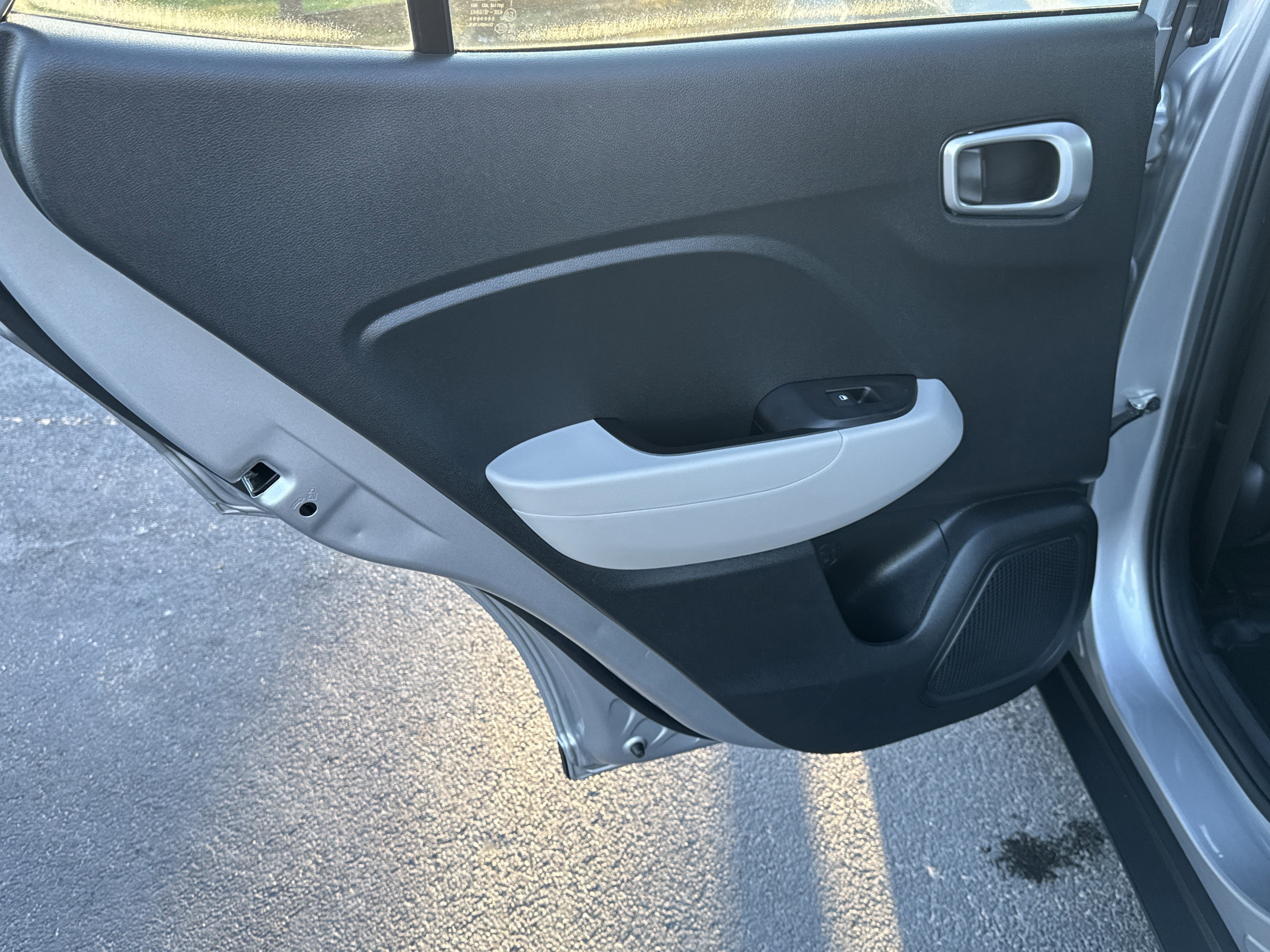 Used 2024 Hyundai Venue SEL image 20