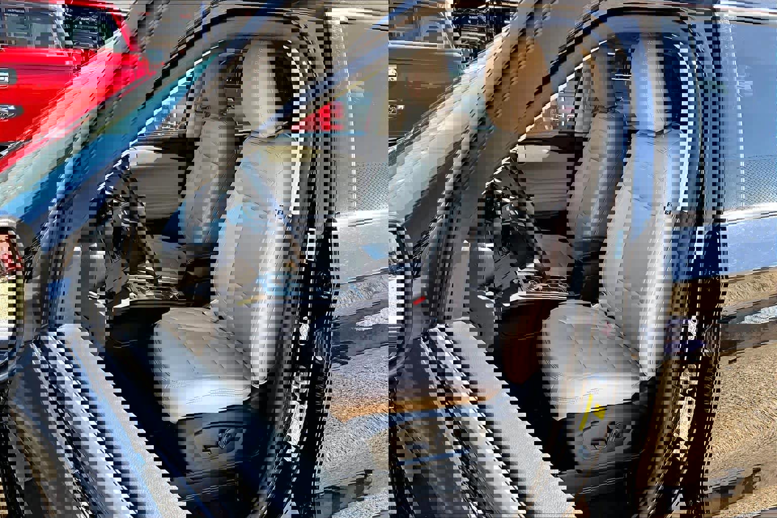 Certified 2023 Ford Explorer XLT w/ Equipment Group 202A AWD/4WD image 11