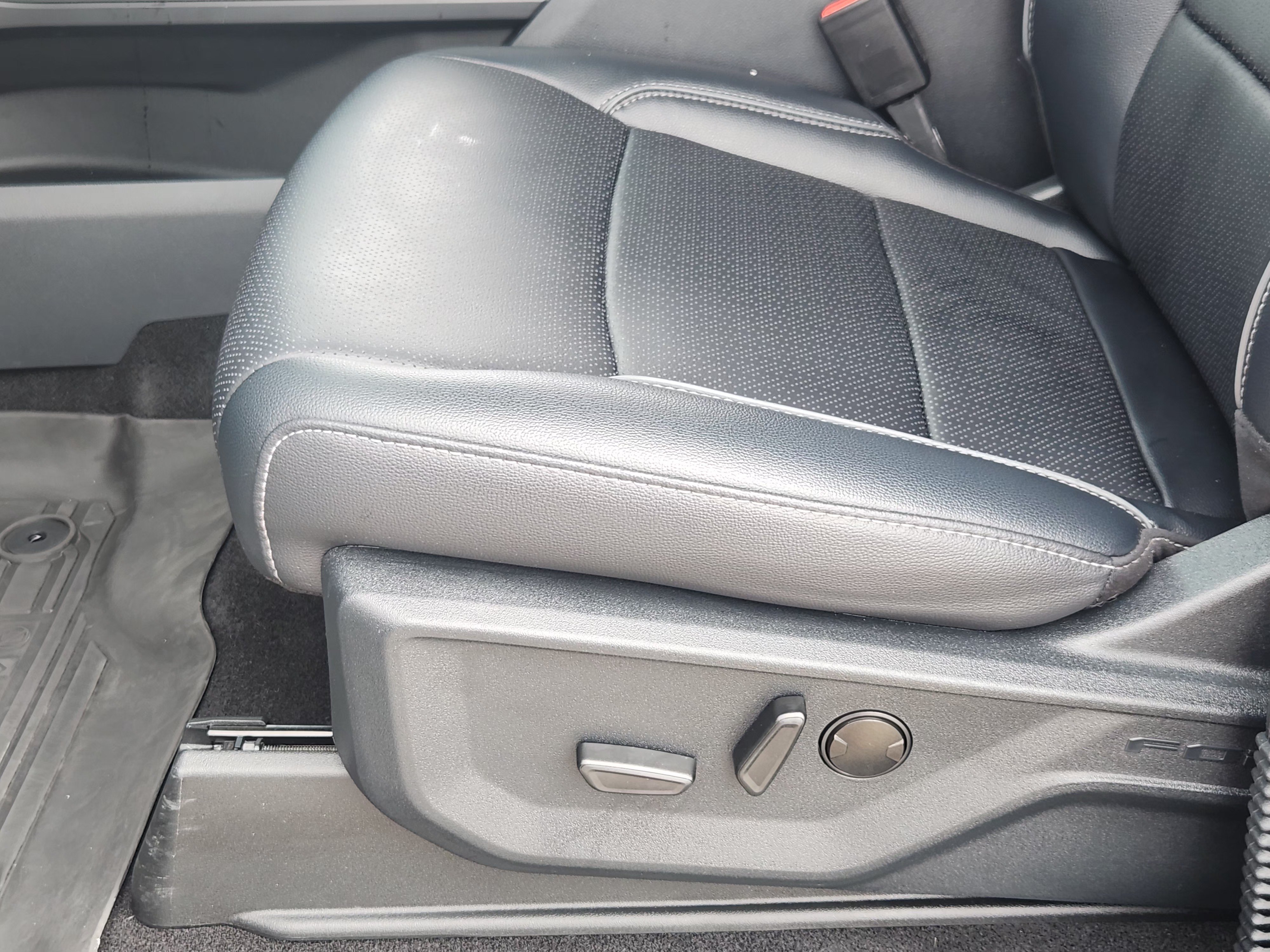 Certified 2025 Ford F150 Lariat AWD/4WD image 24
