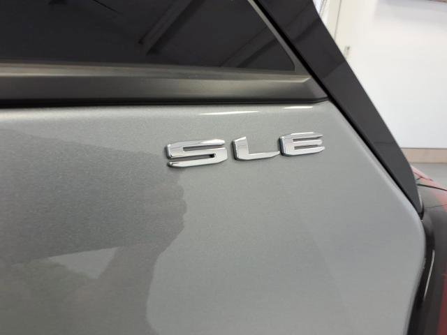 Used 2024 GMC Terrain SLE w/ Driver Convenience Package FWD image 16