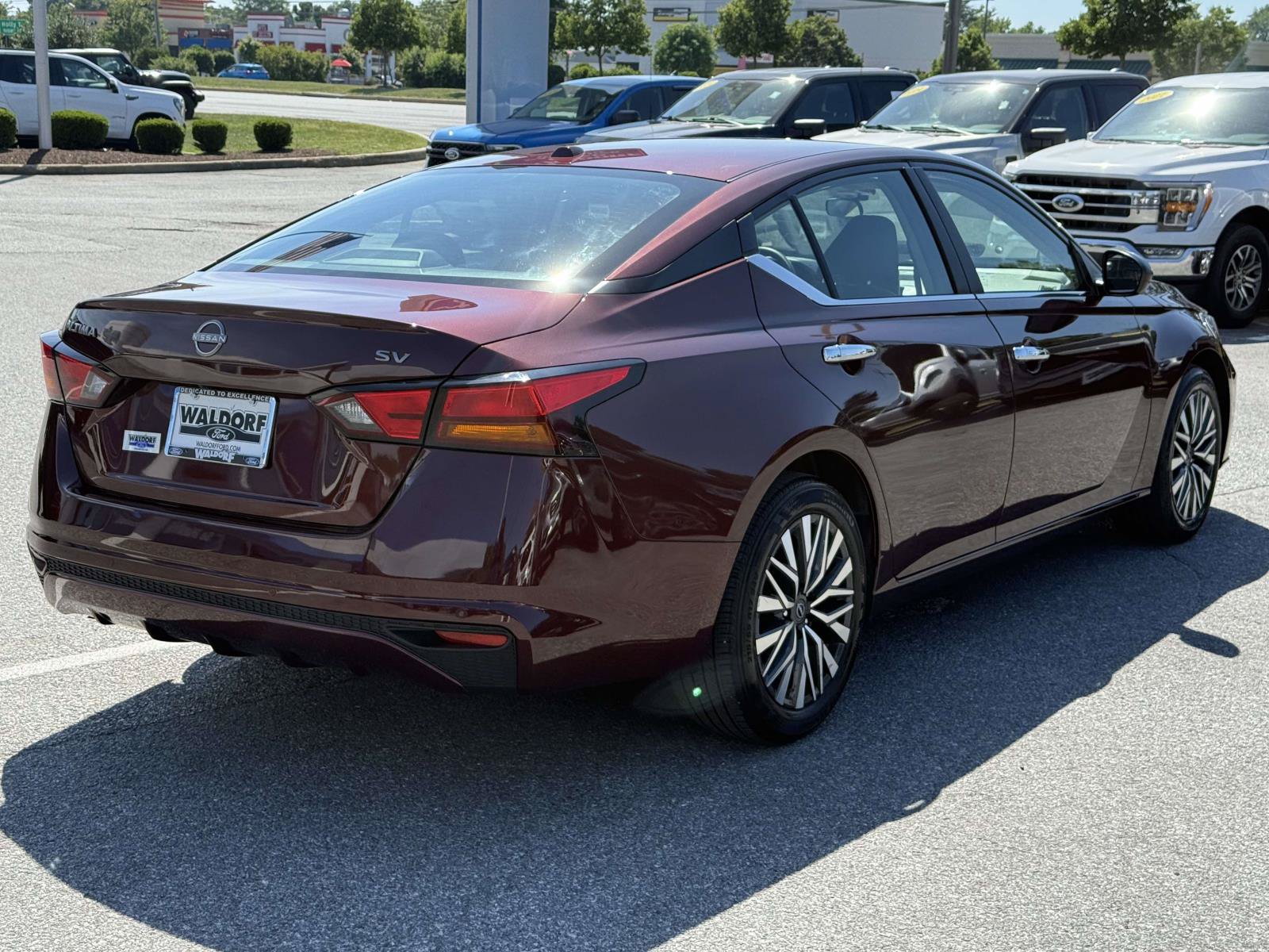 Used 2024 Nissan Altima 2.5 SV FWD image 2