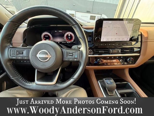 Used 2023 Nissan Pathfinder Platinum AWD/4WD image 7