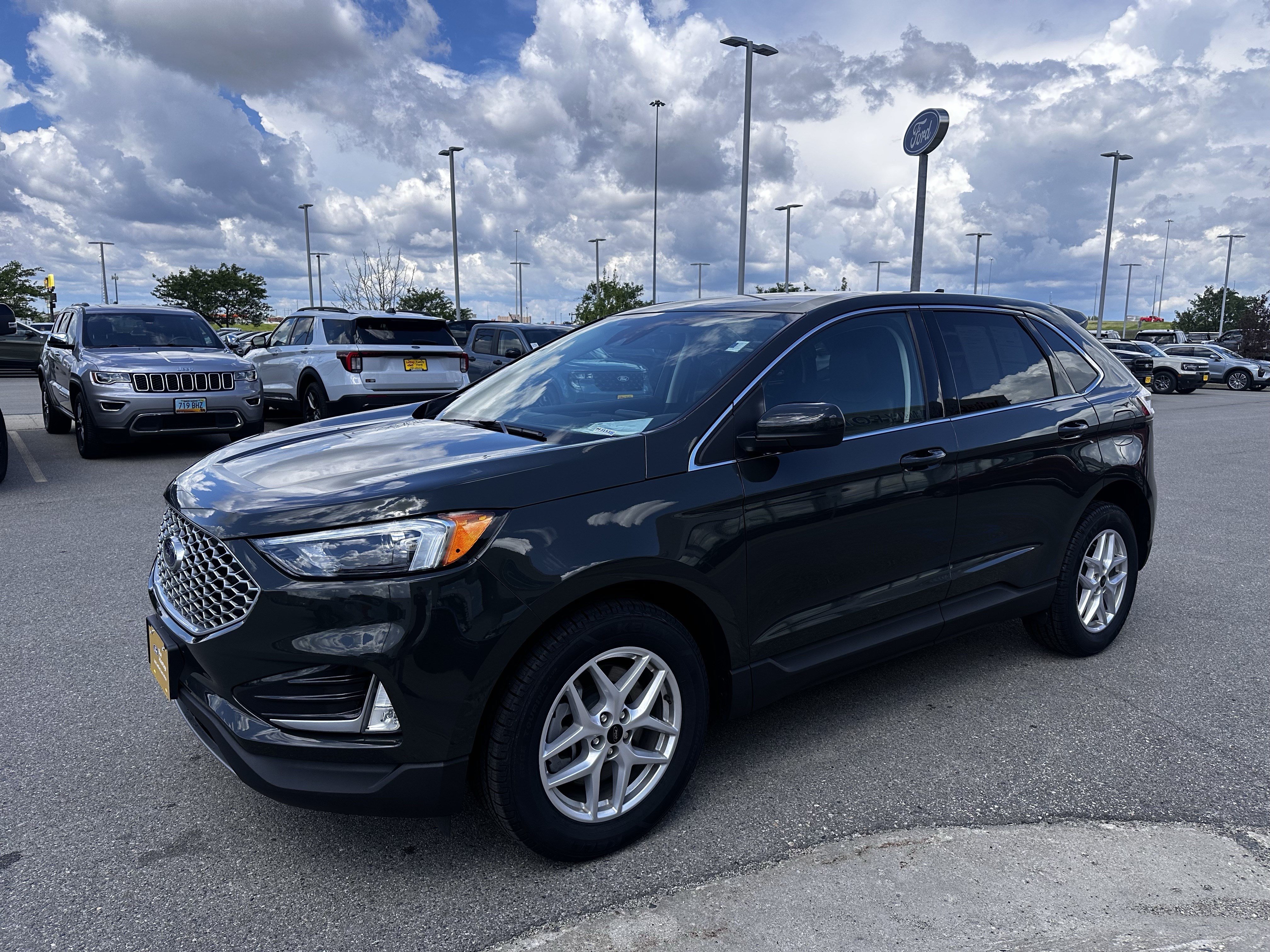 Certified 2024 Ford Edge SEL w/ Convenience Package AWD/4WD image 3