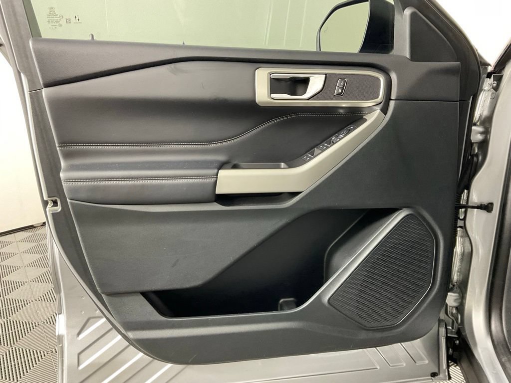 Certified 2023 Ford Explorer XLT RWD image 12