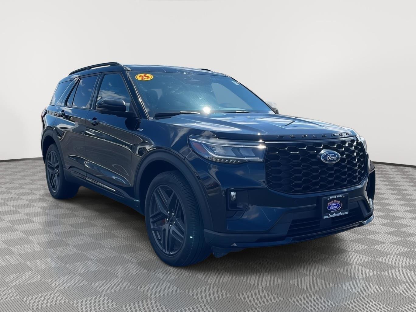 Certified 2025 Ford Explorer ST-Line w/ ST-Line Street Pack image 7