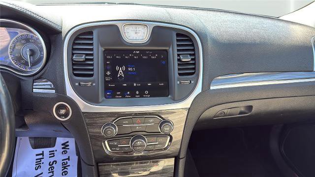 Used 2022 Chrysler 300 Touring image 18