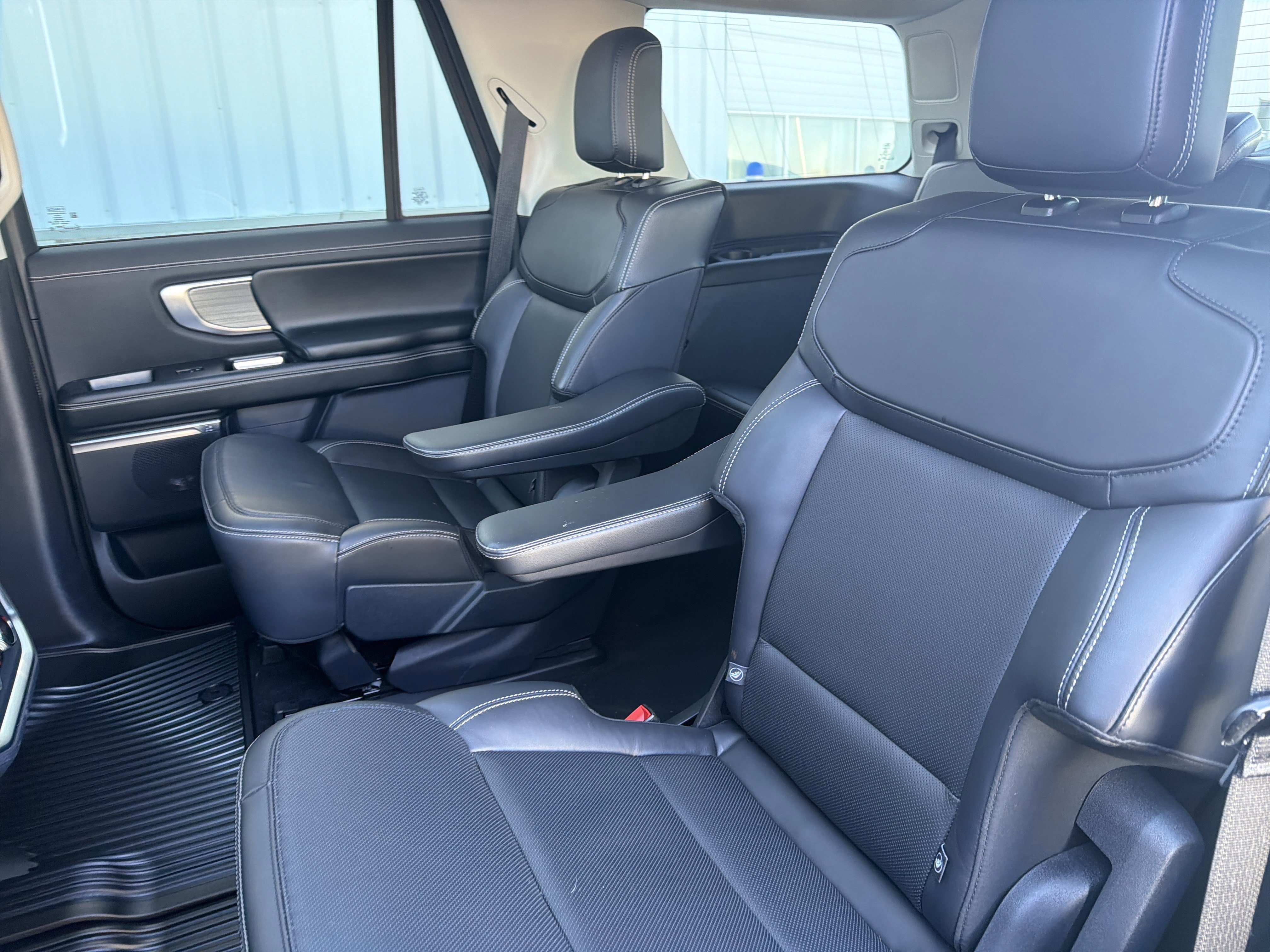 Certified 2025 Ford Expedition Platinum image 36