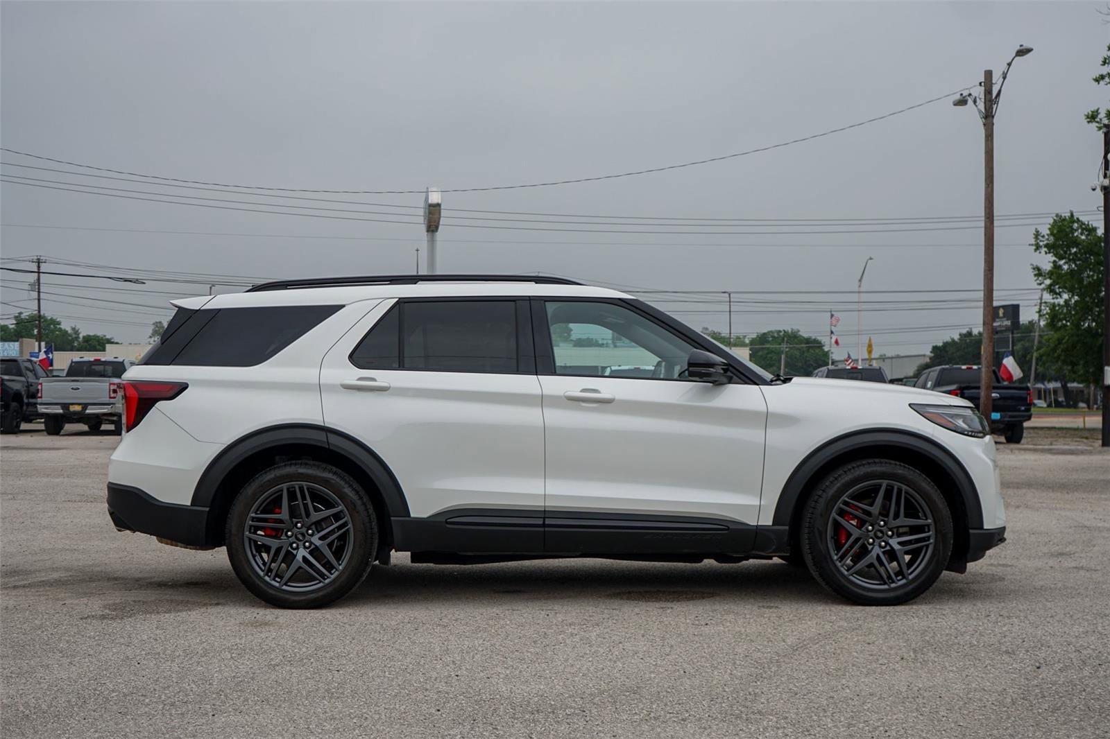 Certified 2025 Ford Explorer ST RWD image 4