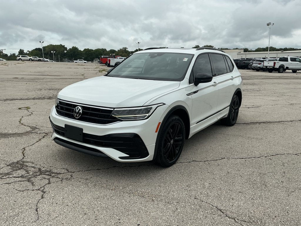 Used 2022 Volkswagen Tiguan SE R-Line AWD/4WD image 1