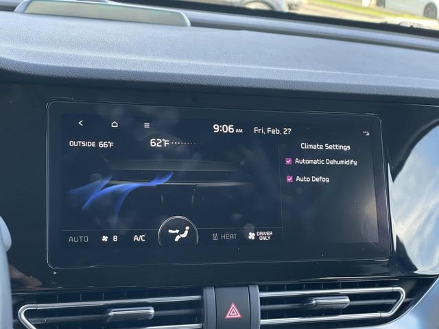 Used 2022 Kia Niro EX Premium image 11