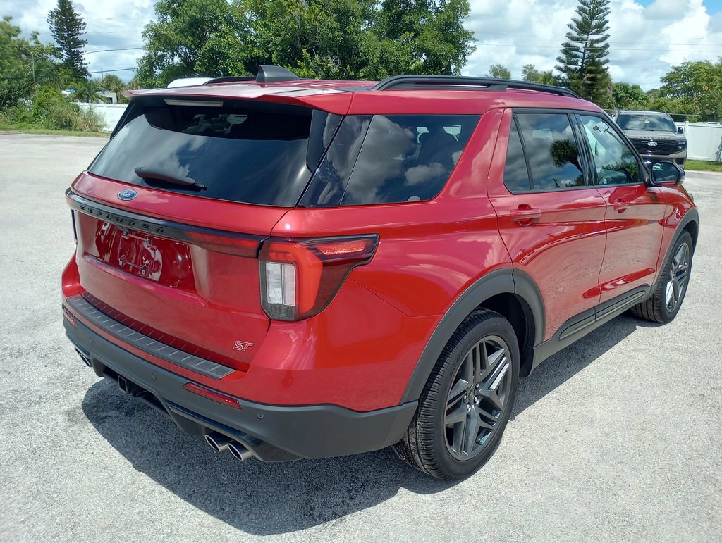 Certified 2025 Ford Explorer ST RWD image 7