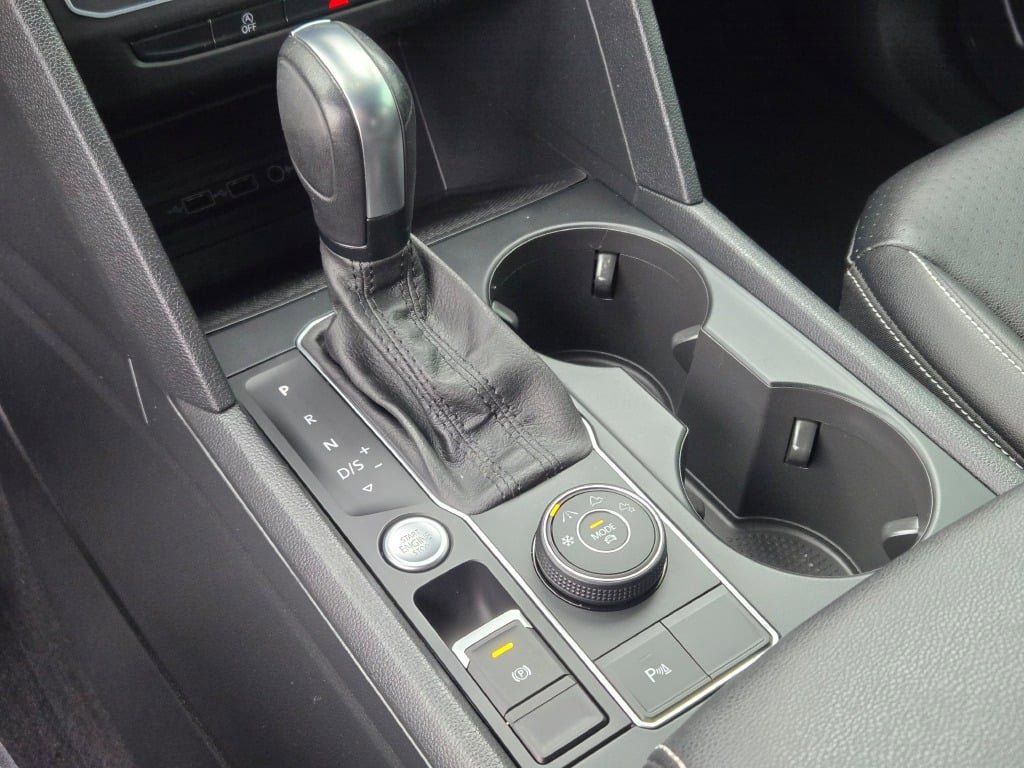 Used 2020 Volkswagen Atlas Cross Sport SE image 29