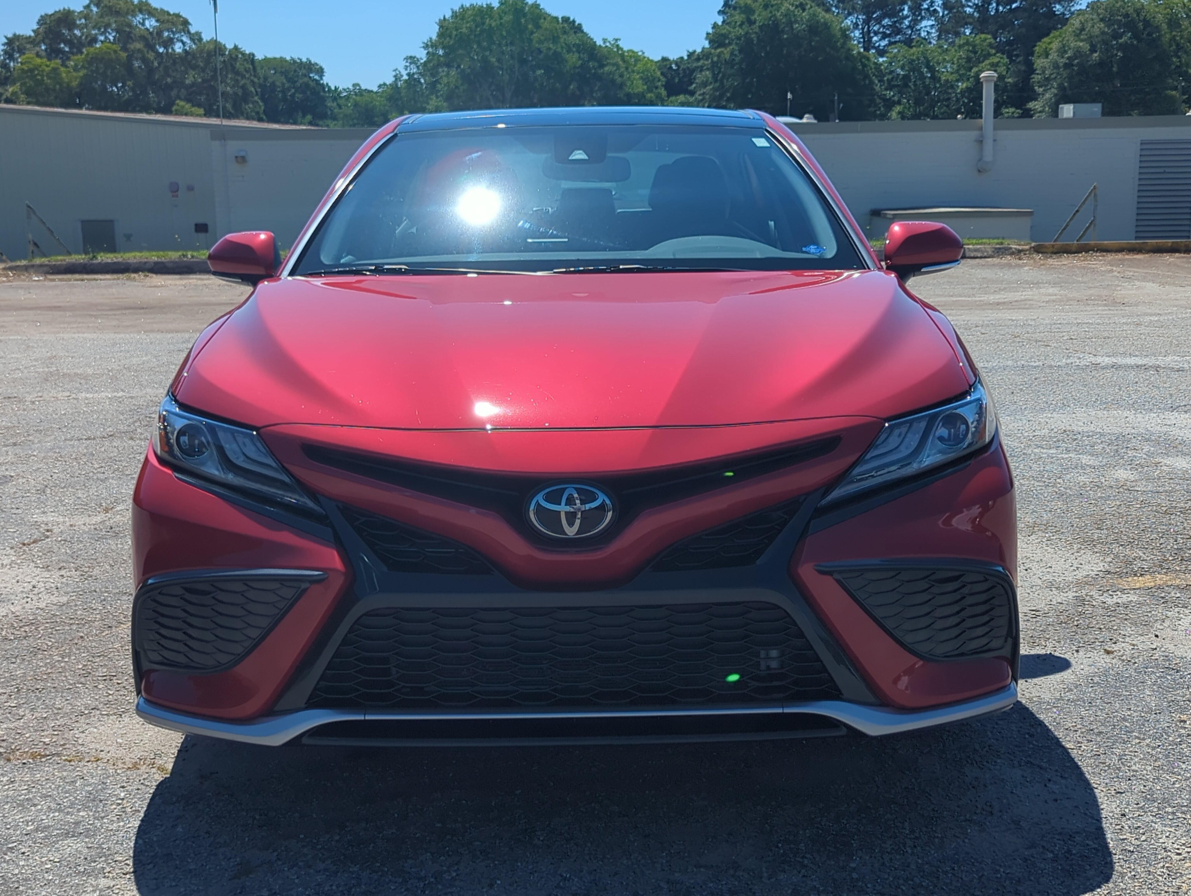 Used 2022 Toyota Camry XSE FWD image 7