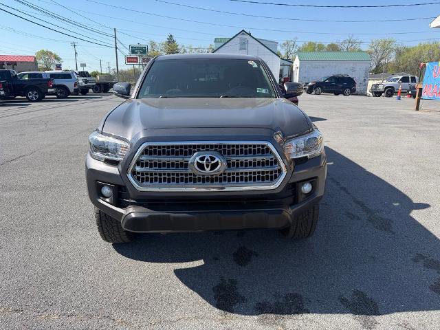 Used 2017 Toyota Tacoma TRD Off-Road w/ Tow Package image 3