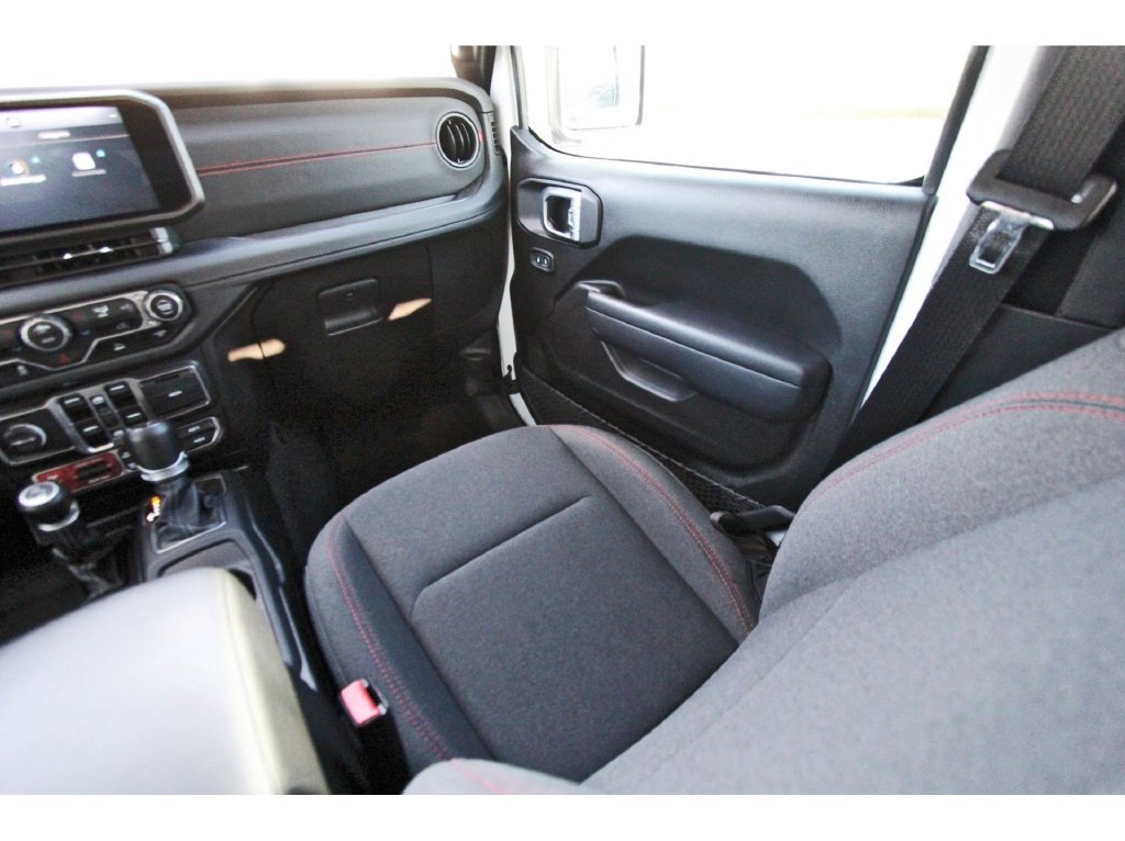 Used 2024 Jeep Gladiator Rubicon AWD/4WD image 12