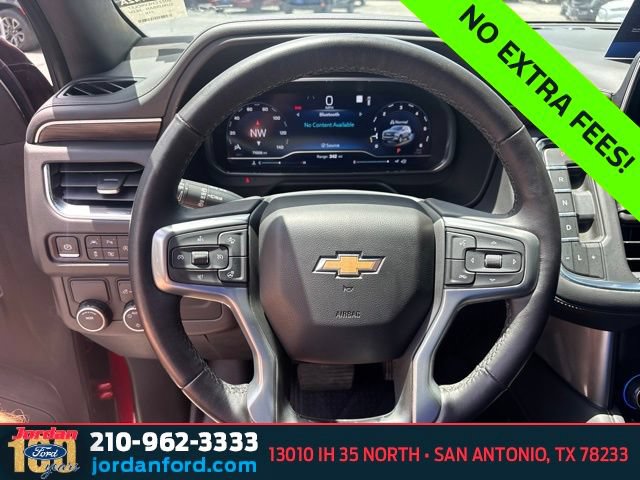 Used 2022 Chevrolet Suburban LT w/ Luxury Package RWD image 22