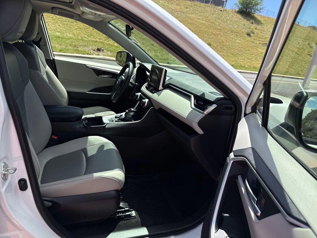 Used 2025 Toyota RAV4 XLE Premium w/ Weather Package AWD/4WD image 31