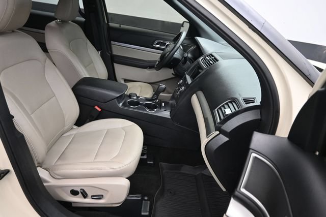 Certified 2018 Ford Explorer XLT w/ Equipment Group 202A AWD/4WD image 10