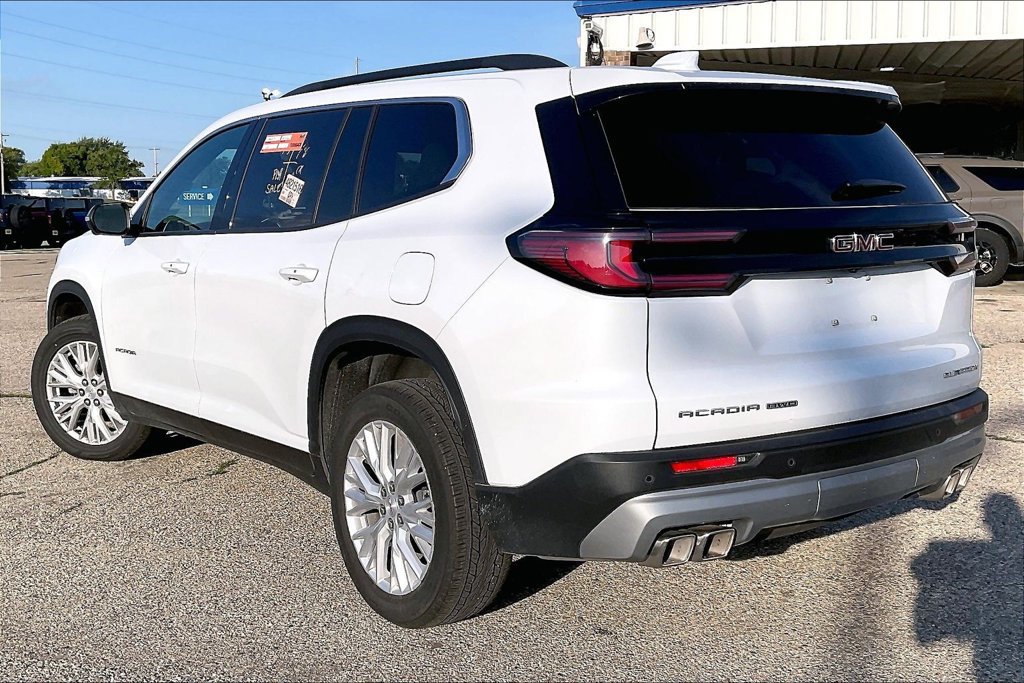 Used 2026 GMC Acadia Elevation w/ Elevation Premium Package AWD/4WD image 3