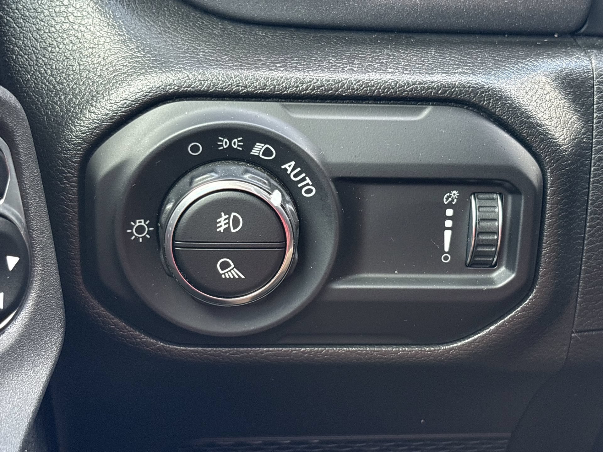 Used 2023 Jeep Gladiator Mojave w/ LED Lighting Group AWD/4WD image 12