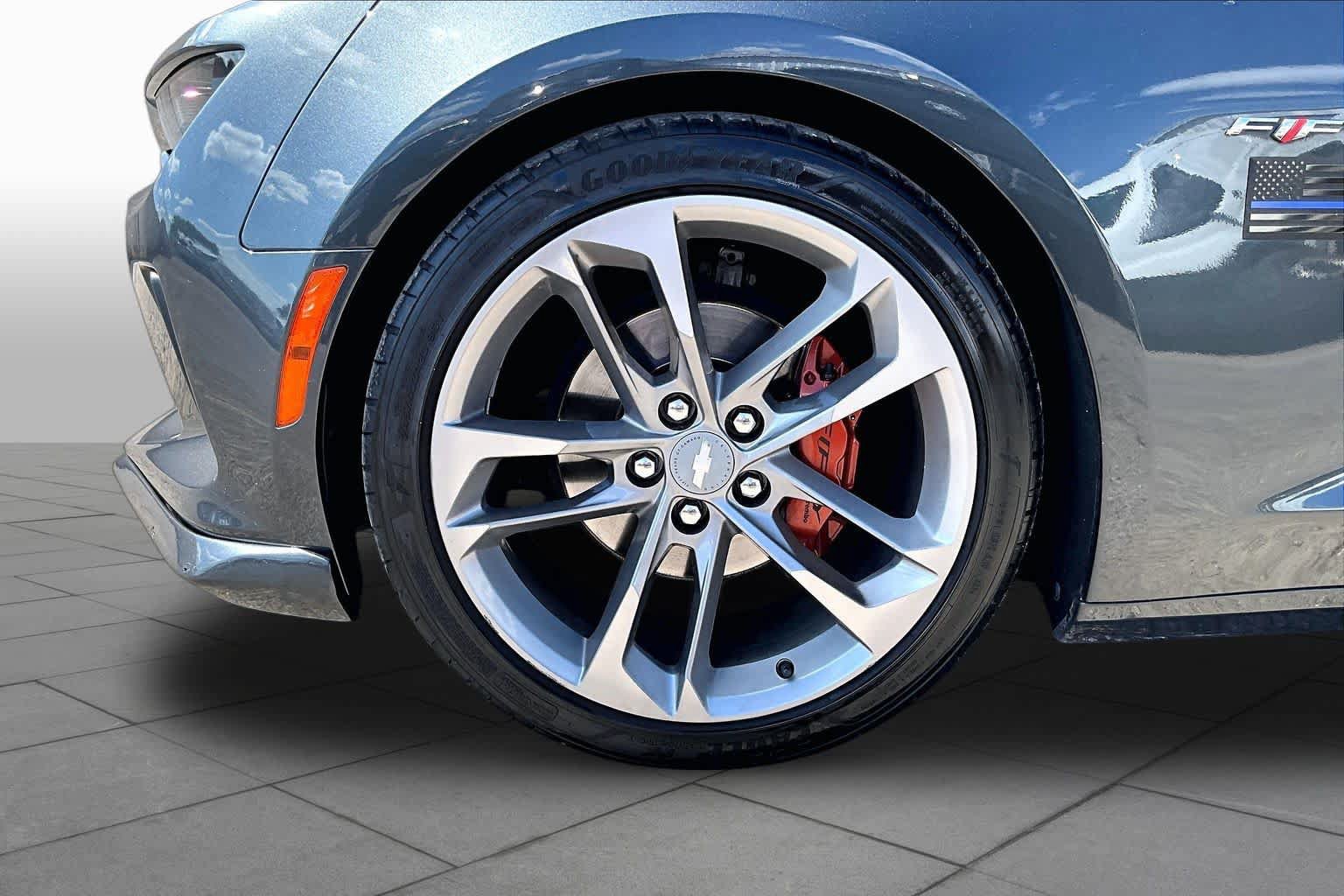 Used 2017 Chevrolet Camaro LT RWD image 11