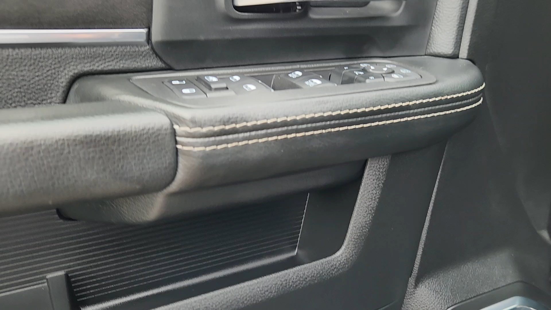 Used 2025 RAM 2500 Laramie AWD/4WD image 28