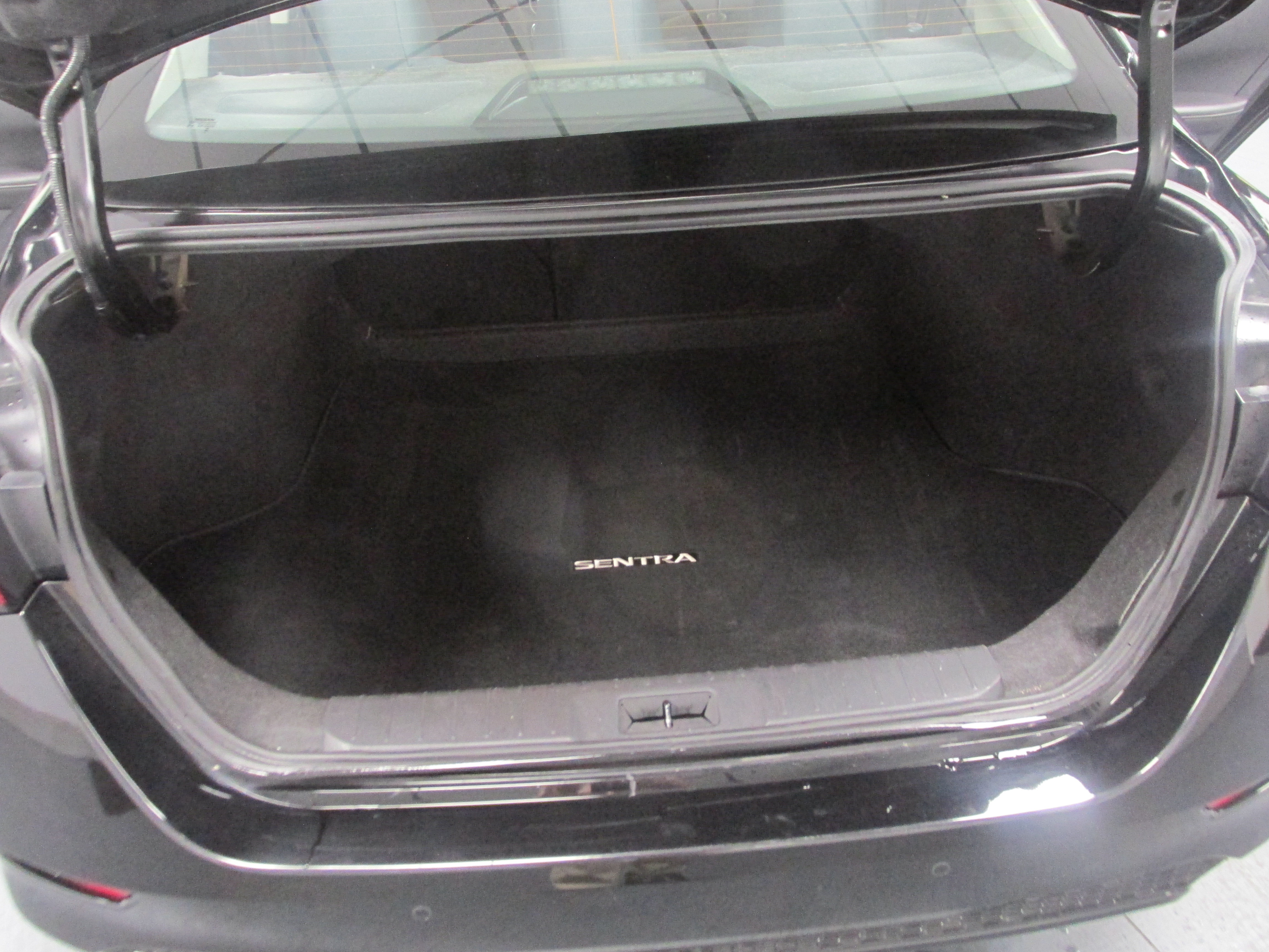 Used 2024 Nissan Sentra SV FWD image 22