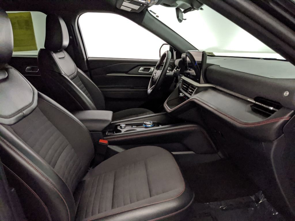 Certified 2025 Ford Explorer ST-Line w/ ST-Line Street Pack image 28