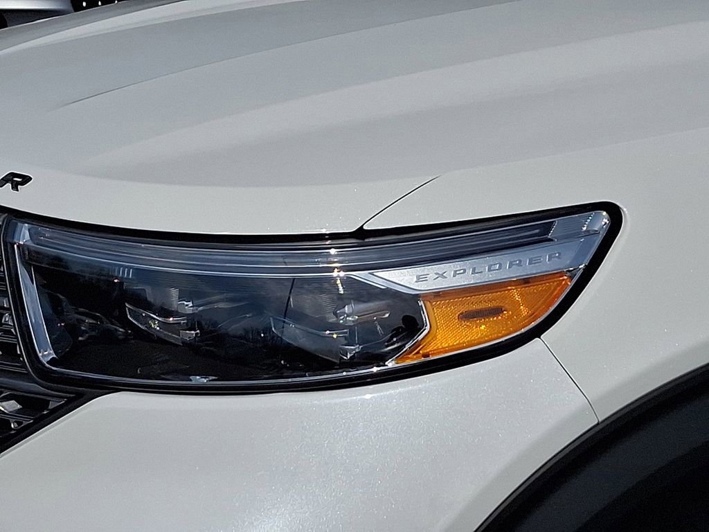 Certified 2023 Ford Explorer XLT w/ Equipment Group 202A image 9