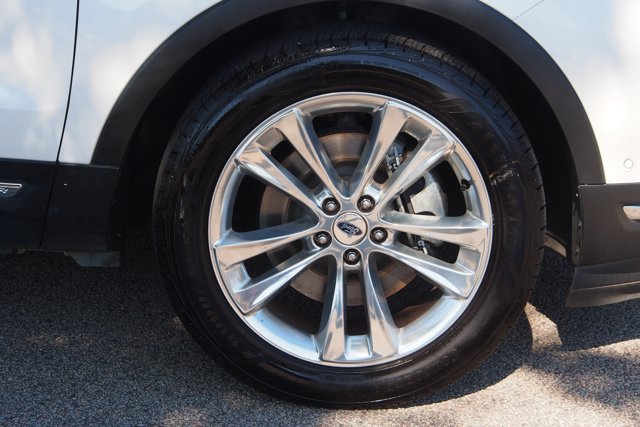 Certified 2018 Ford Explorer Limited w/ Equipment Group 301A FWD image 9