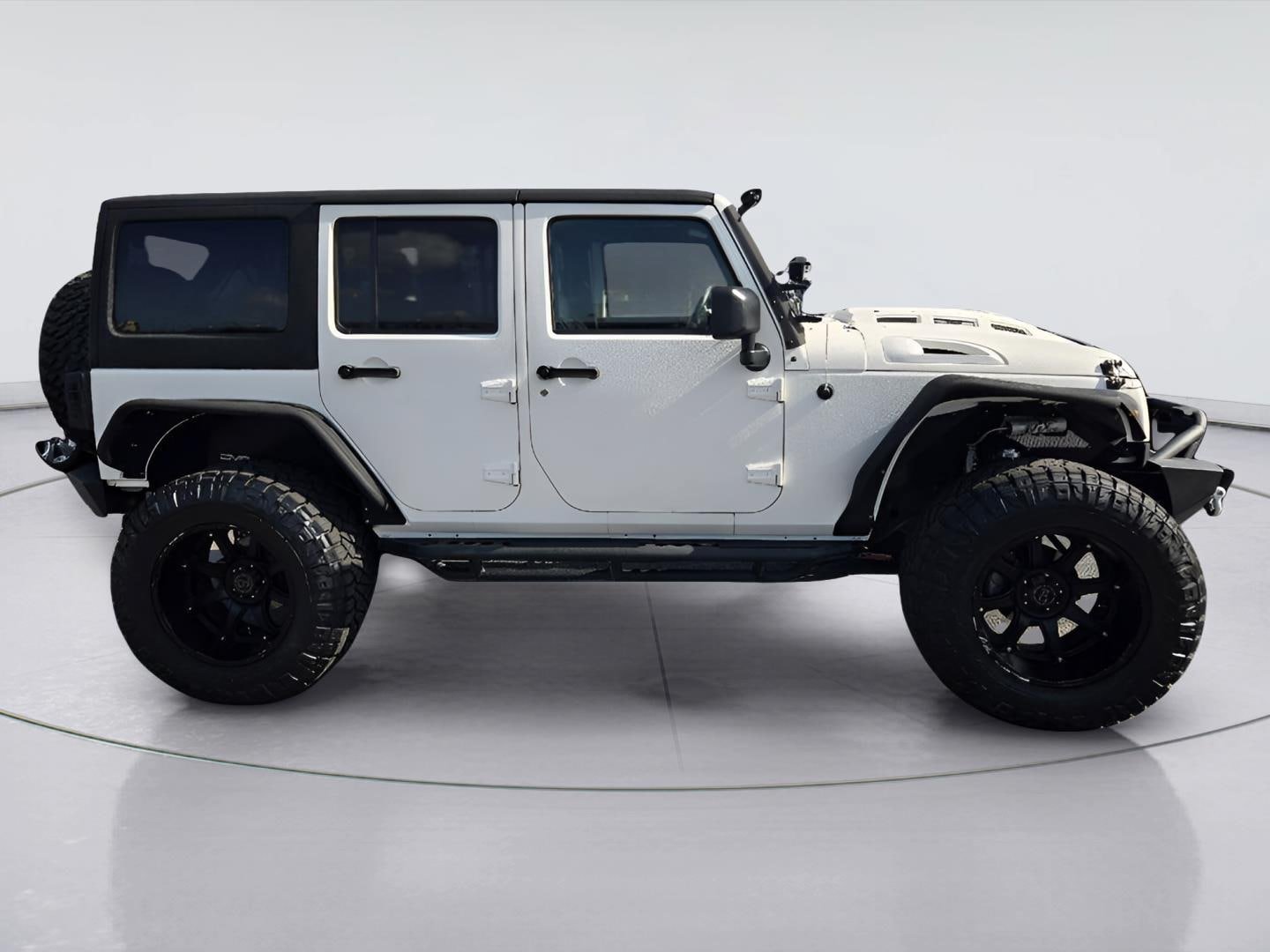 Used 2017 Jeep Wrangler Unlimited Rubicon w/ Connectivity Group AWD/4WD image 4