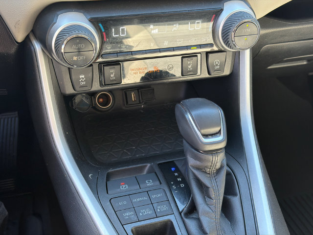Used 2021 Toyota RAV4 XLE Premium AWD/4WD image 28