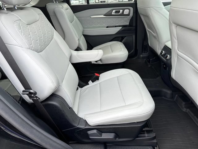 Certified 2025 Ford Explorer Platinum w/ Ultimate Package AWD/4WD image 9