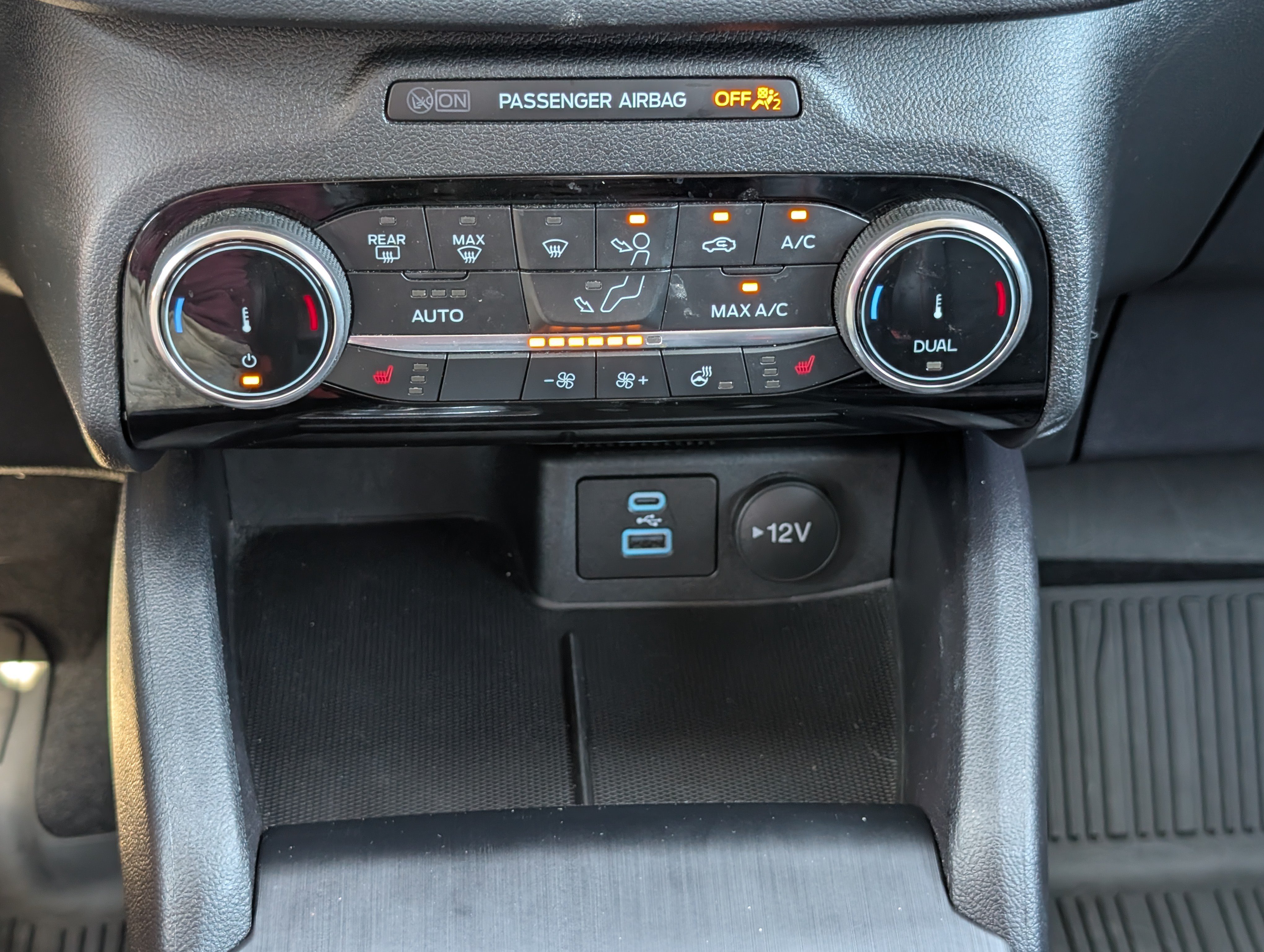 Certified 2022 Ford Escape SEL w/ SEL Stealth AWD Package image 28